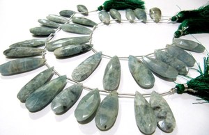 Perles de briolette facettées en aquamarine naturelle, forme poire, de 10x25mm à 12x40mm, perles graduées, brin de 8 pouces de long - Product Image 3