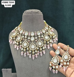 Ensemble de collier PingBling Premium Kundan, collier de mariée traditionnel indien, ensemble de bijoux, ton or, perles, pierres vertes et rouges - Product Image 3