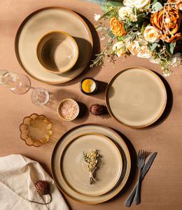 Ensemble d'assiettes en céramique beige caramel, finition brillante aux tons chauds, design rond durable, parfait pour des tables chaleureuses - Product Image 1