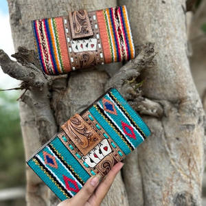 Aztec กระเป๋าคลัทช์หนังสัตว์แบบพับครึ่งสไตล์ตะวันตกสำหรับผู้หญิงกระเป๋าคลัทช์แกะสลักมือเล่นการพนัน - Product Image 2