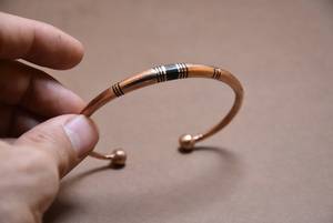 Bracelet manchette en cuivre rouge Tuareg fait main, design berbère, bijoux artisanaux - Product Image 5