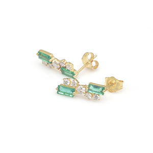 Prêt à la vente : Boucles d'oreilles clous en émeraudes zambiennes taille baguette 0,58 carat et diamants, or jaune 14 carats, certifiées IGI, bijoux de mariage - Product Image 3