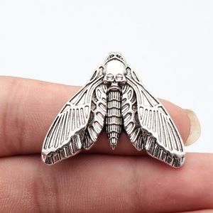 Placa en blanco de aleación de zinc con diseño de polilla muerta de 40x33mm, acabado en plata antigua, para adorno de peine de pelo gótico - Product Image 1