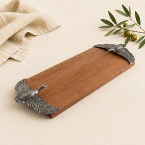 Tabla de Quesos Artesanal de Madera de Roble Premium con Asas Detalladas de Pato Volador en Peltre, Bandeja Decorativa de Lujo para Servir - Product Image 4