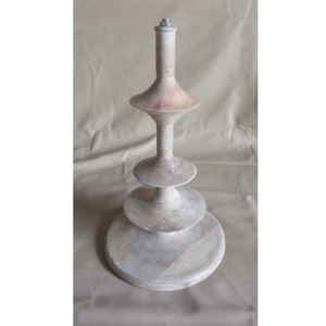 Lámpara de mesa de madera tradicional en acabado blanqueado, ideal para el hogar, hoteles y cafeterías de playa, personalizable. - Product Image 1