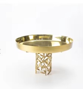 Support à gâteau décoratif en métal texturé avec pièces d'or, base en bois, présentoir rond pour desserts, vaisselle de fête - Product Image 4
