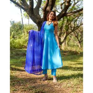 ชุดสูทผ้าชีฟองสีน้ำเงิน Aasmani XS สำหรับผู้หญิง ระบายอากาศได้ดี สไตล์ชาติพันธุ์ คุรตะ ดูปัตตา ชุดฤดูร้อน ลายพิมพ์ ไม่ต้องเย็บ - Product Image 1