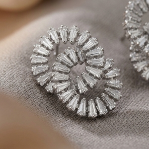 Gold Baguette Cut Lab Grown Diamond Overlapping Double Circle <b>Stud</b> <b>Earrings</b> Cluster Setting for Elegant Wedding Anniversary - Product Image 4