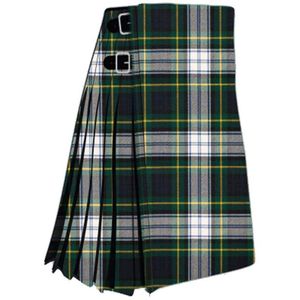 Estos son kils tradicionales verdes para hombre, hechos de lana acrílica, con correas ajustables de cuero con hebilla para el kilt. - Product Image 5