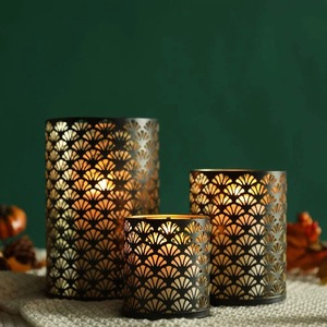 Ensemble de 3 bougeoirs en métal doré modernes, luxueux et décoratifs, pour la décoration intérieure et la salle à manger, à bas prix - Product Image 4