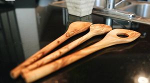 Ensemble de cuillères en bois d'olivier avec support, support à cuillères en bois fait main, ustensile de cuisine rustique pour organiser |   Idée de cadeau de pendaison de crémaillère - Product Image 3