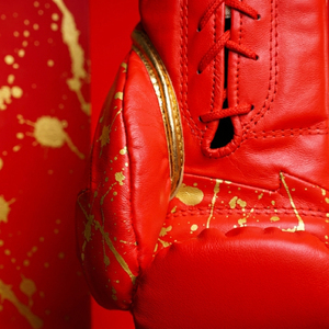 Guantes de Boxeo Fly de Cuero Genuino con Cordones, Diseño Rojo con Detalles Dorados para Adultos - Product Image 4