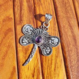 Pendentif Papillon Naturel au Design Unique en Pierre Précieuse, Collier Unisexe Fait Main en Laiton et Cristal, Bijou Cadeau Disponible en Promotion - Product Image 3