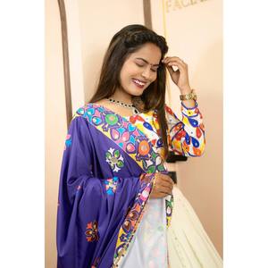 Lehenga choli กับเสื้อผ้าจีนแบบดั้งเดิมชุดปาร์ตี้ออกแบบโดยดีไซเนอร์ - Product Image 4