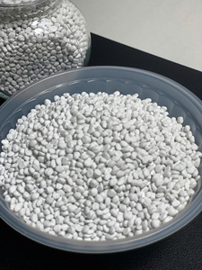 Masterbatch de remplissage CaCO3 à haute teneur pour le soufflage de films et le moulage par injection, pour la blancheur et la luminosité des tissus non tissés et des sacs de courses - Product Image 2
