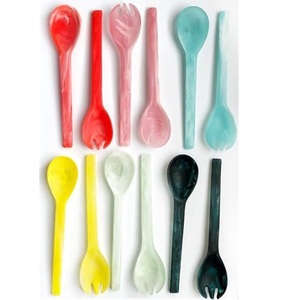 Cuchara de resina para mesa de comedor, hecha a mano, brillante y pulida, con mango de resina para utensilios de cocina, producto en oferta. - Product Image 2