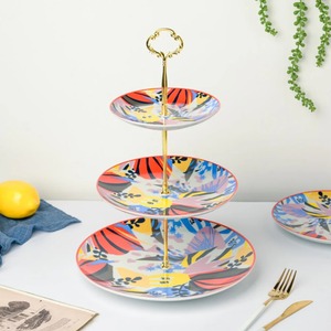 Support à dessert moderne en résine, design élégant avec surface lisse, idéal pour la mise en scène de table contemporaine et le service de desserts – Résine élégante - Product Image 3
