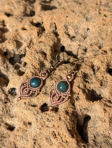 Pendientes Colgantes de Macramé con Amatista Chapados en Oro Hechos a Mano, Joyería Boho Vintage con Gemas Naturales Marrones Anudadas para Mujer - Product Image 4