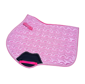 Ensemble de tapis de selle rose de luxe pour cheval avec bonnet d'oreille assorti |   Tapis de selle équestre matelassé ondulé |   Équipement d'équitation Manufa - Product Image 2