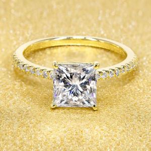 Anillo de Compromiso con Moissanita de Corte Princesa de 2 Quilates, Engaste de Garras, Plata de Ley 925, Chapado en Oro de 14K, Joyería Nupcial de Lujo - Product Image 3