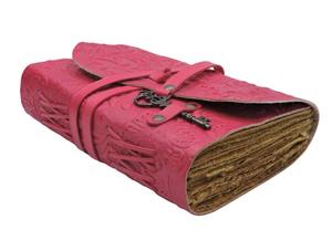 Mini Diario de Cuero Rosa Cosido a Mano, Diario de Viaje Vintage, Cuaderno Retro con Logotipo Grabado, Cierre Magnético, Ecológico, con Lápiz - Product Image 1
