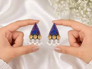 Prix de gros Boucles d'oreilles pendantes audacieuses pour amoureux, en argent oxydé, onyx, style bohème ethnique tribal, avec accents dorés et perles, Fournisseur en gros - Product Image 3