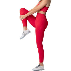 Conjunto de yoga de alto rendimiento para mujer, tela suave y cómoda, conjunto de yoga para entrenamiento y sesiones de gimnasio. - Product Image 3