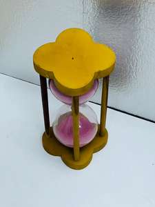 Sablier en bois fait main de 9 pouces avec sable rose |   Décoration de table rustique avec motif croix d'ange pour Noël et anniversaires - Product Image 2