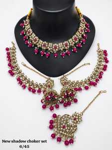 Ensemble de collier choker Kundan vert de créateur en gros avec boucles d'oreilles et Maang Tikka pour femme, idéal pour les mariages et les fêtes - Product Image 2