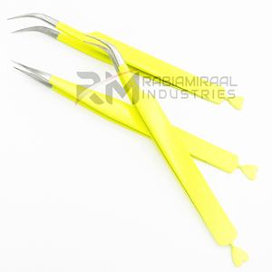 Pinzas para extensión de pestañas RMI Silver Tip con recubrimiento en polvo amarillo, juego de 2 pinzas con puntas diferentes: recta y curva. - Product Image 4