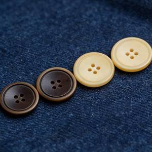 Botones de cuerno de buey y vaca, los más vendidos, utilizados para chaquetas y pantalones de traje donde se desea un aspecto natural, mate o pulido. - Product Image 5