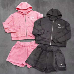 Ensemble 2 pièces vintage personnalisé pour homme : sweat à capuche court et short délavé, effet usé, avec logo imprimé et effet soleil éclairé - Product Image 1