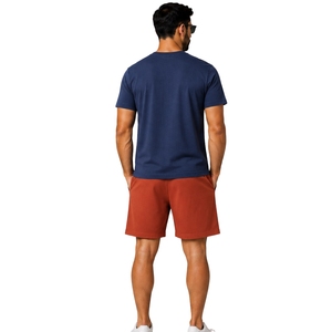 Conjunto de camiseta y pantalones cortos para hombre, azul marino y color óxido, cuello redondo, manga corta, top con bolsillo, pantalones cortos cargo con cordón, ropa deportiva informal de verano - Product Image 2