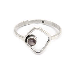 Anillo de plata de ley 925 maciza con piedra preciosa de cuarzo rosa natural de corte redondo, hecho a mano, estilo bohemio, para ella. - Product Image 1