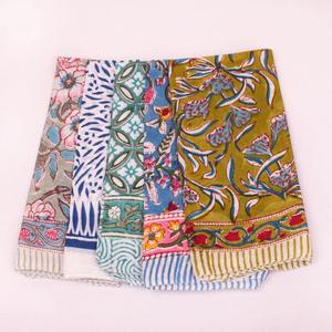 Pañuelo de algodón floral bohemio hecho a mano, bandana cuadrada con estampado indio a mano, pañuelo para la cabeza para mujer - Product Image 2