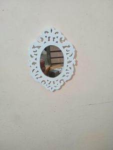 Espejo de Vanidad Decorativo Moderno Grande con Marco Blanco y Encaje para Sala de Estar, Pasillo o Dormitorio - Product Image 1