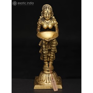 Petite statue Deepalakshmi en laiton de 6 pouces faite à la main Article de sculpture indienne - Product Image 2