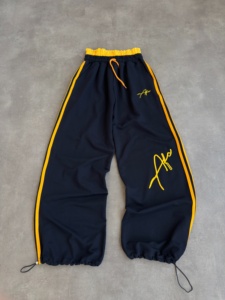 Pantalones Deportivos Anchos Personalizados para Hombre, Estilo Urbano, con Franja Lateral Blanca y Roja, Bordados, Casuales, Holgados - Product Image 4