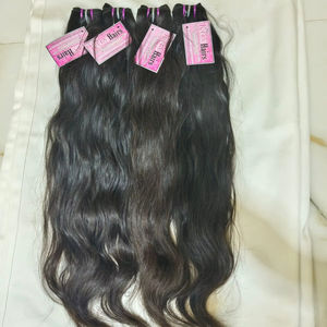 Cabello Humano Indio Virgen en Trama, 28 Pulgadas, Textura Ondulada Natural, Grado Remy, Cutícula Alineada en la Misma Dirección, 100 Gramos por Paquete - Product Image 1