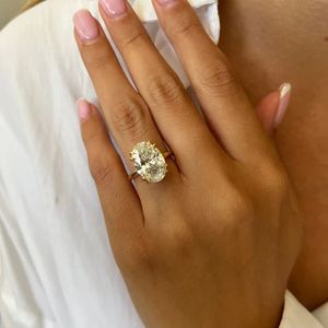 Anillo de Compromiso Solitario con Diamante Cultivado en Laboratorio de Corte Ovalado de 4 Quilates, Joyería de Boda Chapada en Oro con Gema de Lujo para Novia, Regalo para Ella - Product Image 3
