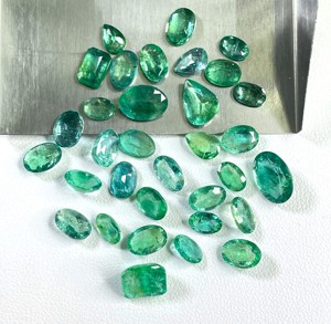Esmeralda Zambiana 100% Natural de Alta Calidad, 6x4-6x8mm, Formas Variadas, 46.10 Quilates, Color Verde Medio, Gema Suelta para Joyería - Product Image 4