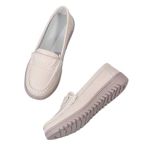 Fabricante Global de Calzado Casual Premium de Cuero con Punta Redonda, Zapatos Blancos para Mujer OEM - Product Image 2