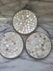 Sous-verres en nacre incrustée, mosaïque de coquillages faits à la main, dessous de verre décoratifs, protection de table, accessoires de salle à manger - Product Image 1