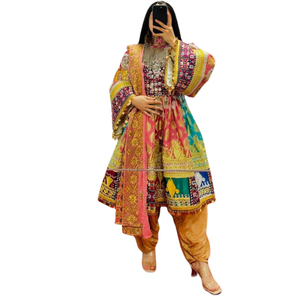 Vestido Afgano Kuchi Hecho a Mano al por Mayor, Bordado, Largo hasta el Suelo, Diseño Modesto, Tela de la Mejor Calidad, Vestidos Afganos Kuchi - Product Image 1