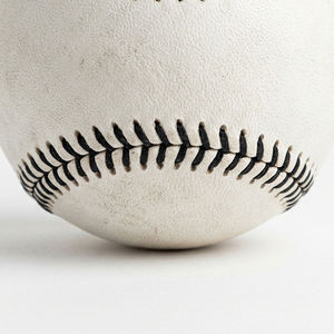 Pelota de Béisbol Blanca Sólida con Costuras Rojas, Material Compuesto, para Diestros, Cuero Duradero para Entrenamiento - Product Image 3