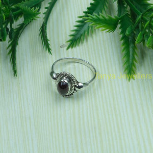 Anillo de Plata de Ley 925 con Granate Natural, Anillo Hecho a Mano, Anillo de Diseño Vintage con Granate Rojo para Mujer, Joyería para Navidad - Product Image 2