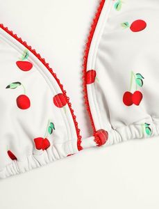 Conjunto de Bikini con Estampado de Cerezas para Mujer, Top Triangular con Escote Pronunciado, Braguita Tipo Tanga, Ribete en Contraste, Spandex, Poliéster Elástico - Product Image 4