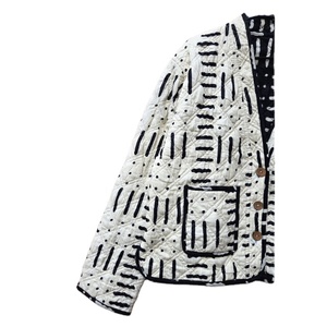 Veste en coton matelassée réversible vintage indienne faite à la main, écologique, avec motif unique imprimé au bloc, rayures, coupe douce, col en V, en lin - Product Image 2