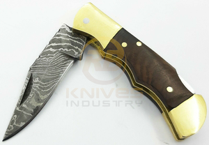 Couteau pliant artisanal en acier Damas avec poignée en bois et bolster en laiton – Couteau de poche haut de gamme pour la chasse et le camping - Product Image 3