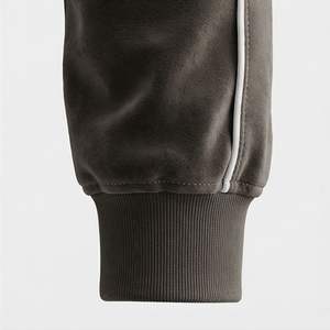 Survêtement en velours personnalisé de haute qualité Vêtements de sport pour hommes Survêtement en velours de luxe polaire pour hommes Survêtements pour hommes - Product Image 6